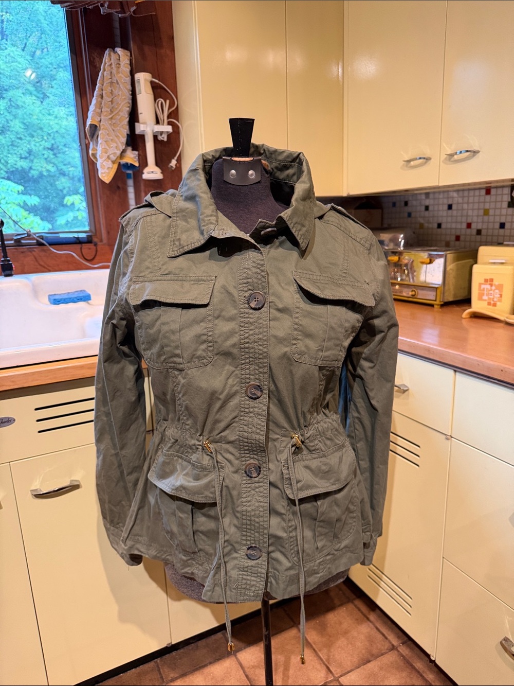 Weatherproof Women’s Lightweight Fitted Rain Jacket